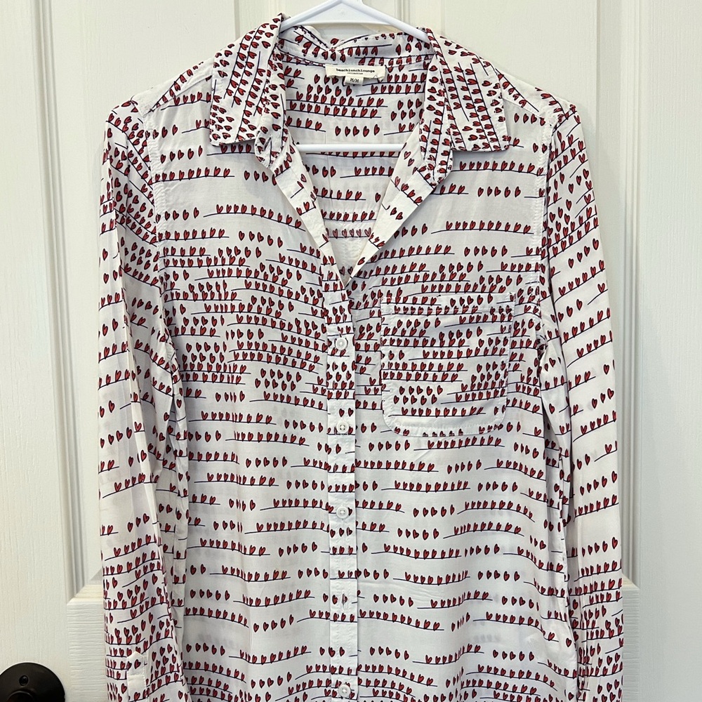 beachlunchlounge White Button-Down Shirt with Red Heart Motif